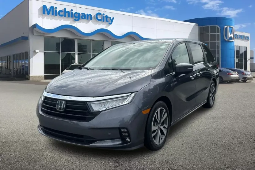 2023 Honda Odyssey Touring photo 1