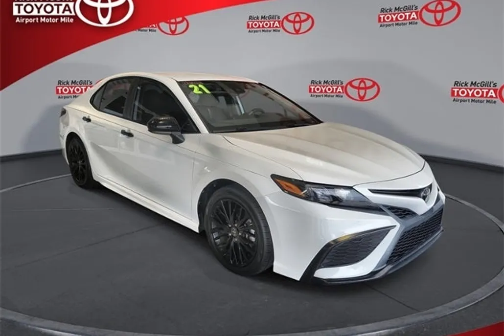 2021 Toyota Camry SE photo 1