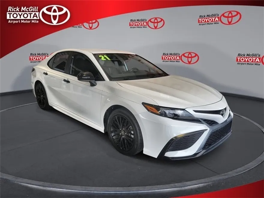 2021 Toyota Camry SE photo 1
