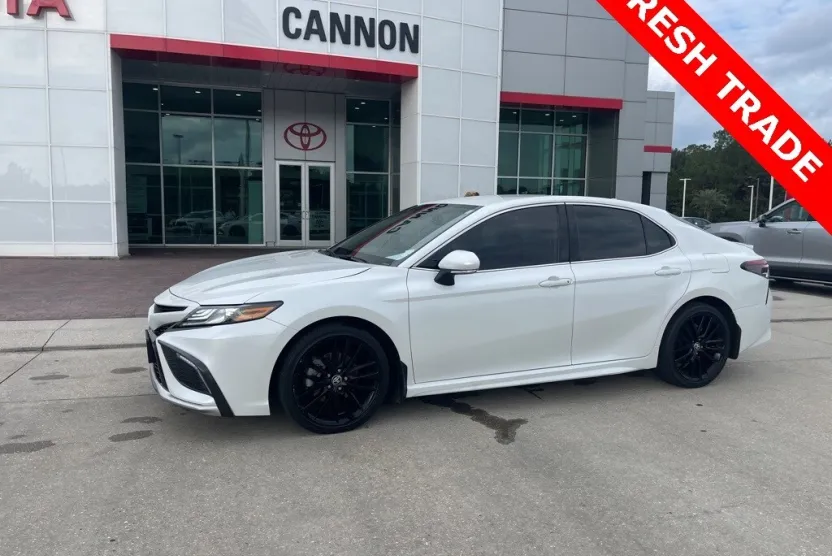 2023 Toyota Camry Hybrid XSE photo 1
