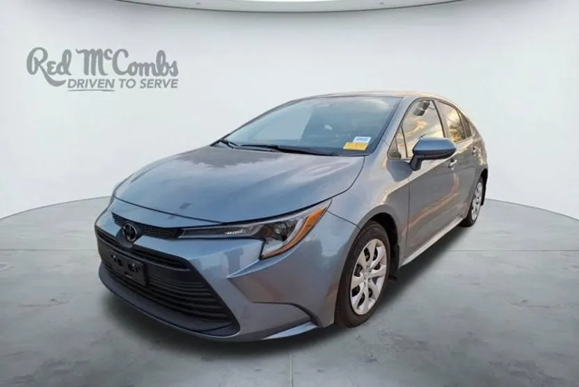 2025 Toyota Corolla LE photo 1