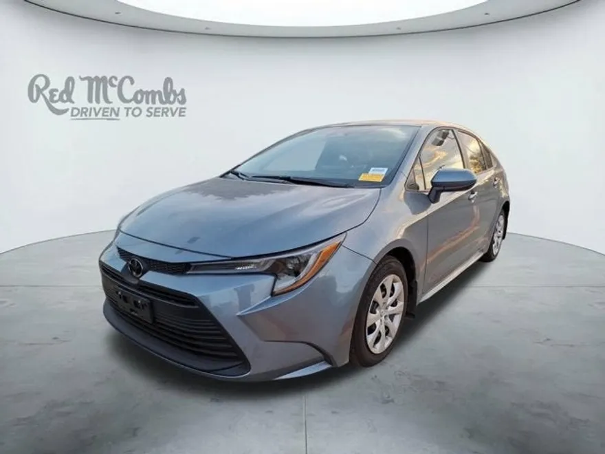 2025 Toyota Corolla LE photo 1