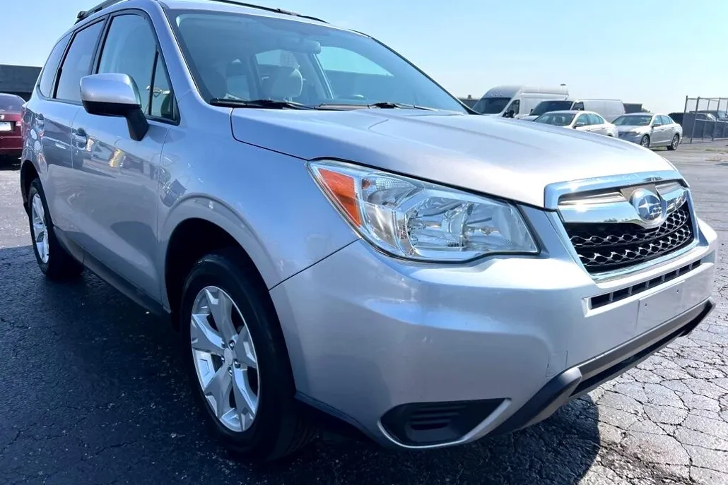 2016 Subaru Forester 2.5i Premium photo 1