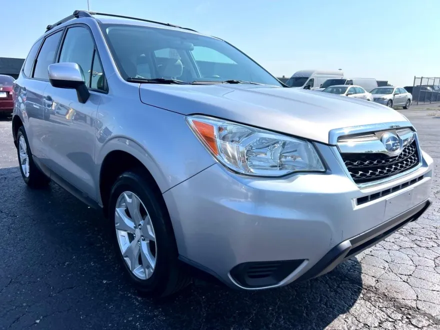 2016 Subaru Forester 2.5i Premium photo 1