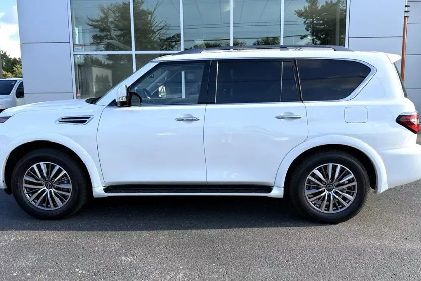 2023 Nissan Armada SL photo 1