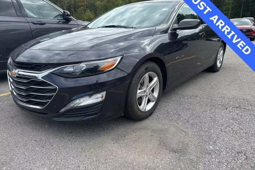 2023 Chevrolet Malibu 1LT photo 1
