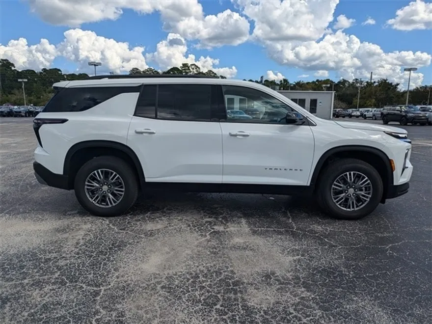 2025 Chevrolet Traverse photo 1