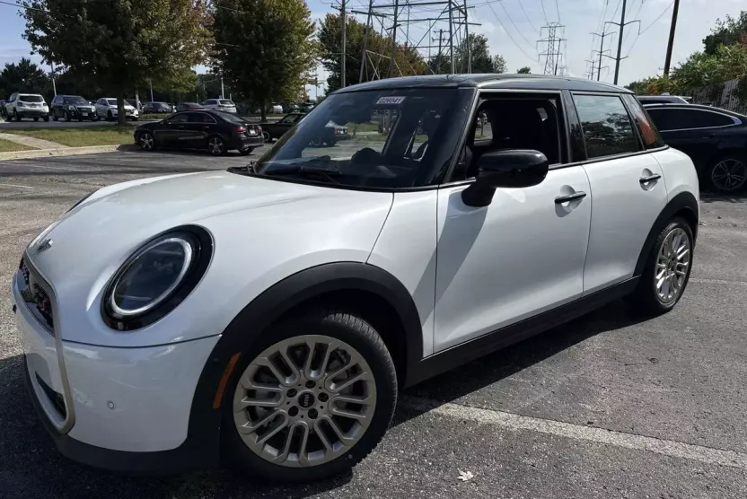 2026 Mini Cooper S Iconic photo 1