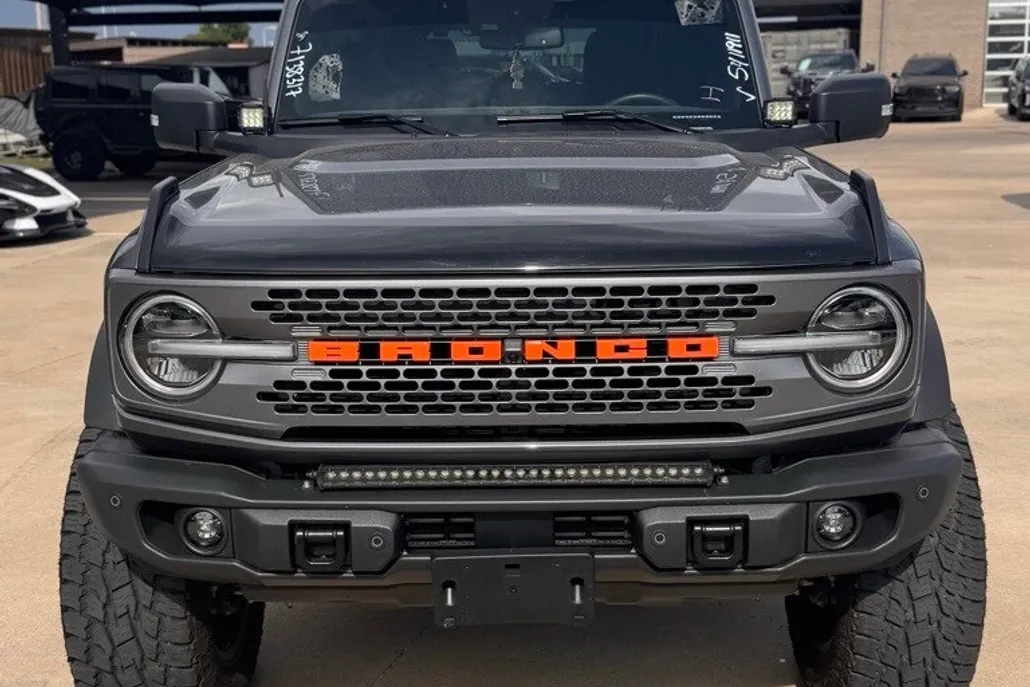 2023 Ford Bronco Badlands photo 1