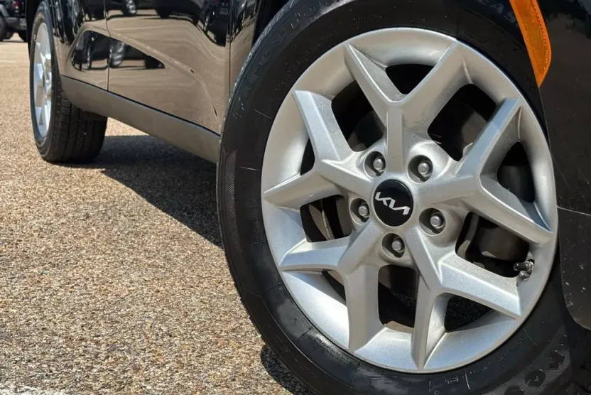2024 Kia Soul LX photo 1