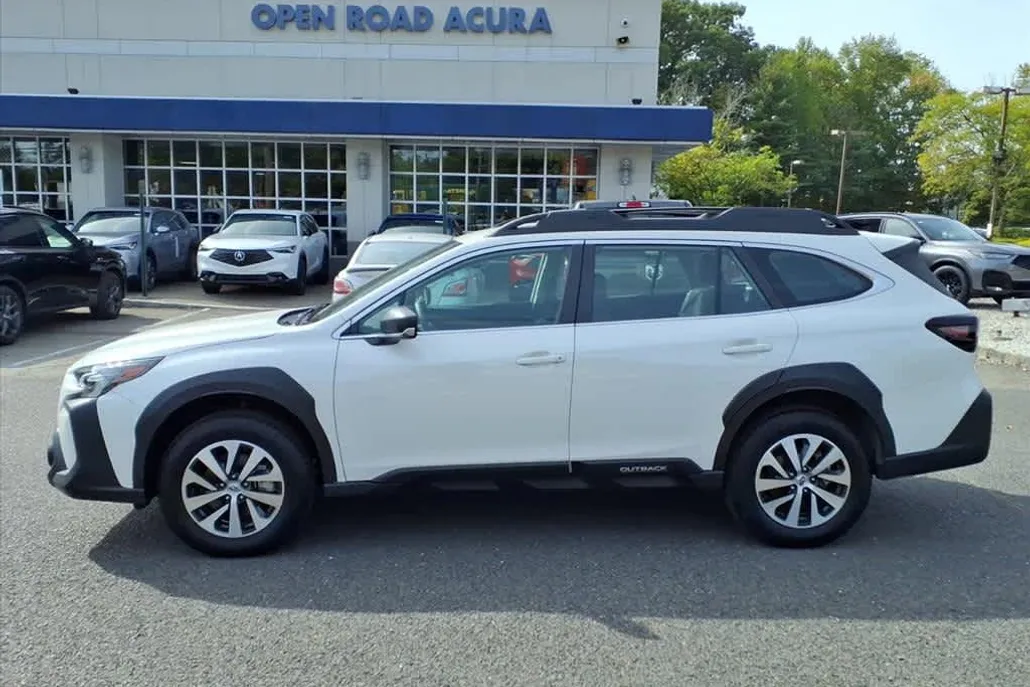 2025 Subaru Outback Base photo 1