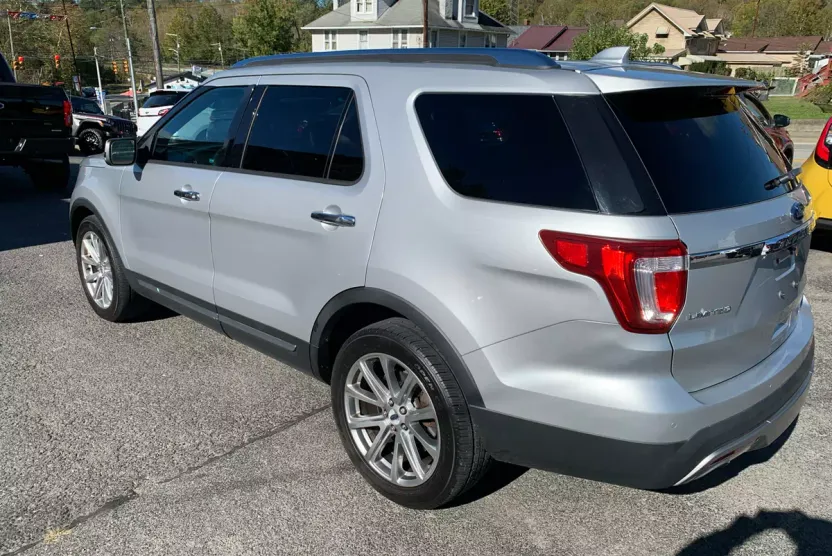 2017 Ford Explorer Limited photo 1