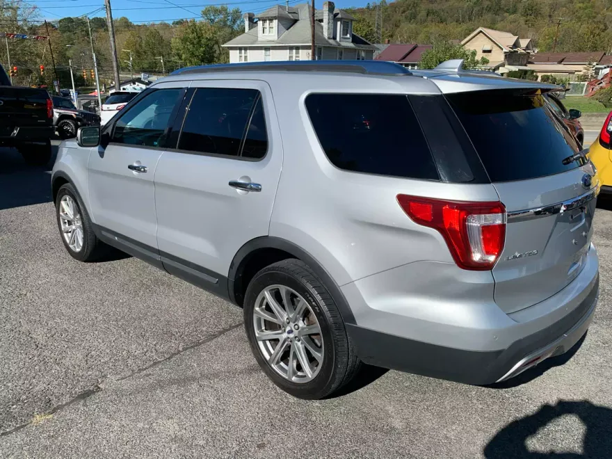 2017 Ford Explorer Limited photo 1