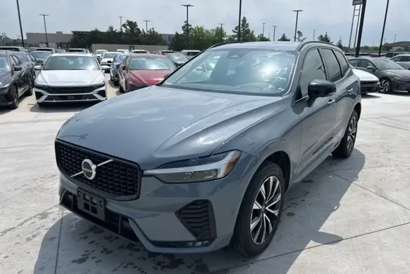 2023 Volvo XC60 B5 Plus photo 1