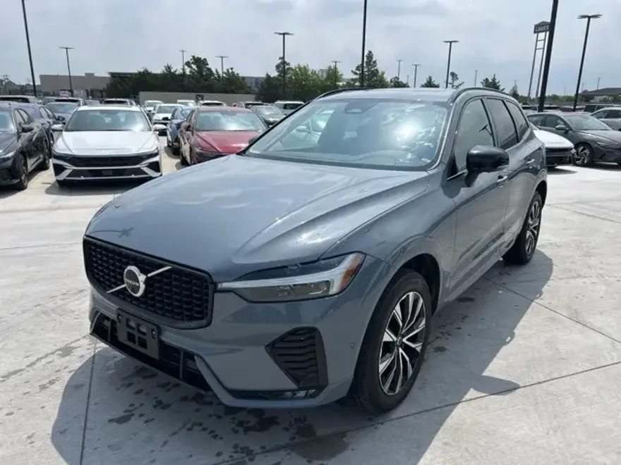 2023 Volvo XC60 B5 Plus photo 1