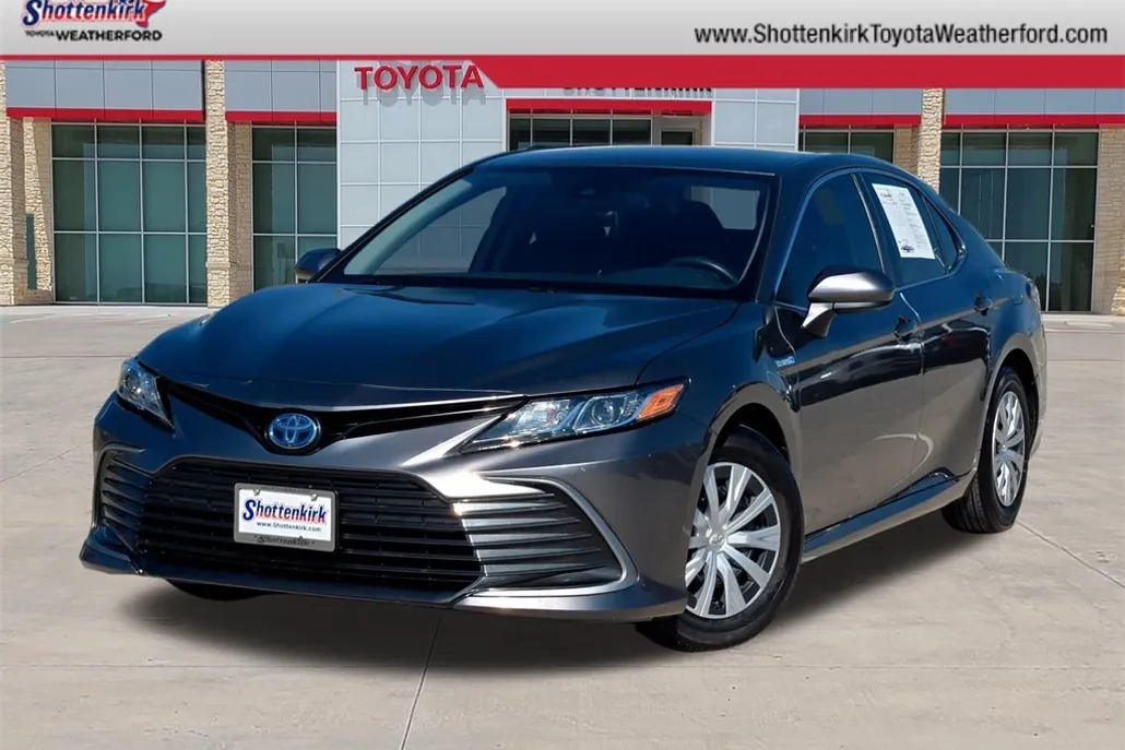 2021 Toyota Camry Hybrid LE photo 1