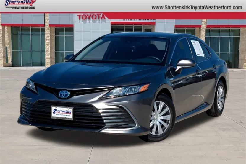 2021 Toyota Camry Hybrid LE photo 1