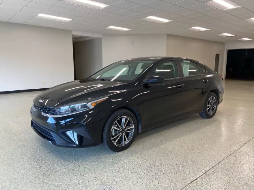 2024 Kia Forte LXS photo 1