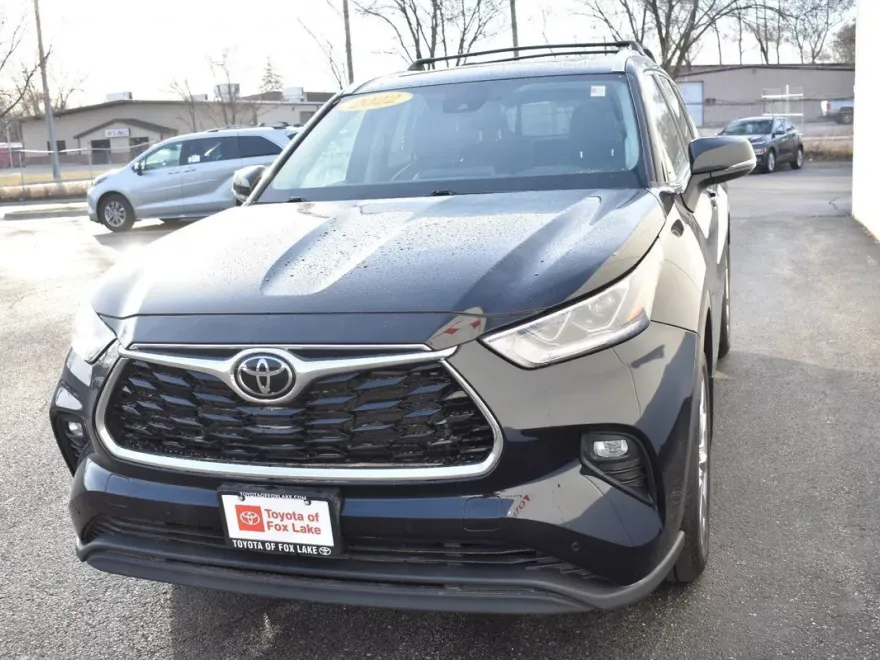 2022 Toyota Highlander Limited photo 1