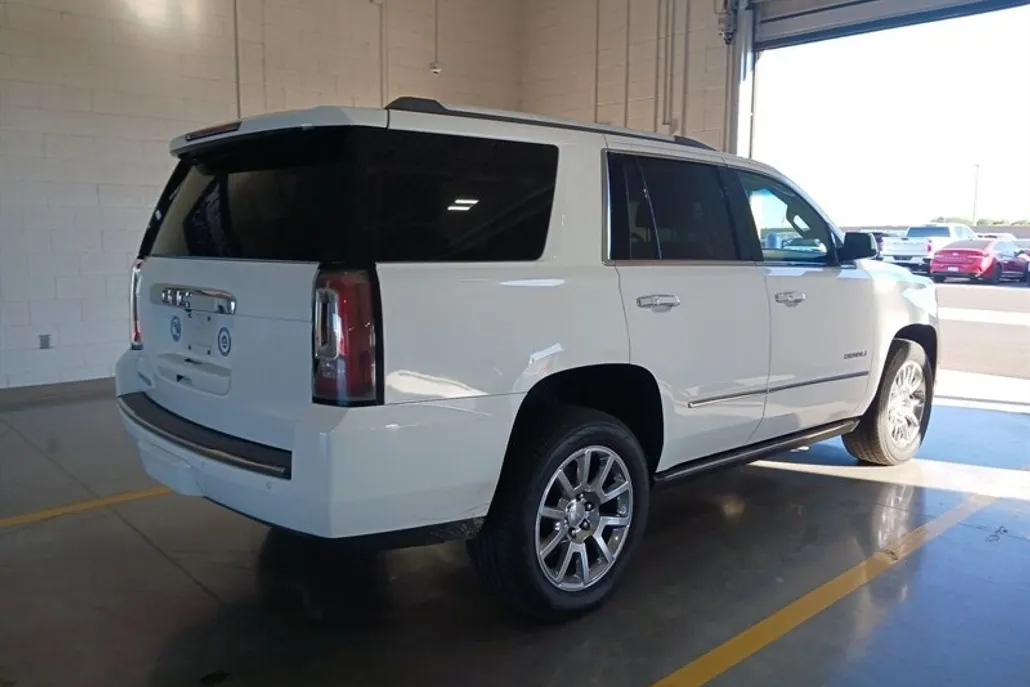 2017 Gmc Yukon Denali photo 1