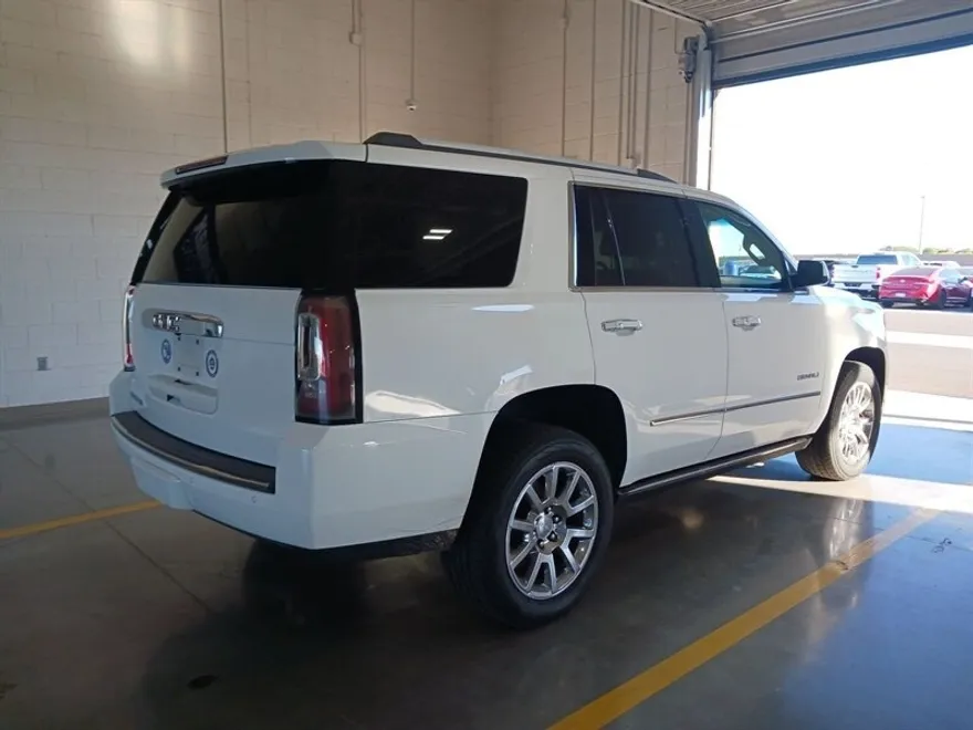 2017 Gmc Yukon Denali photo 1
