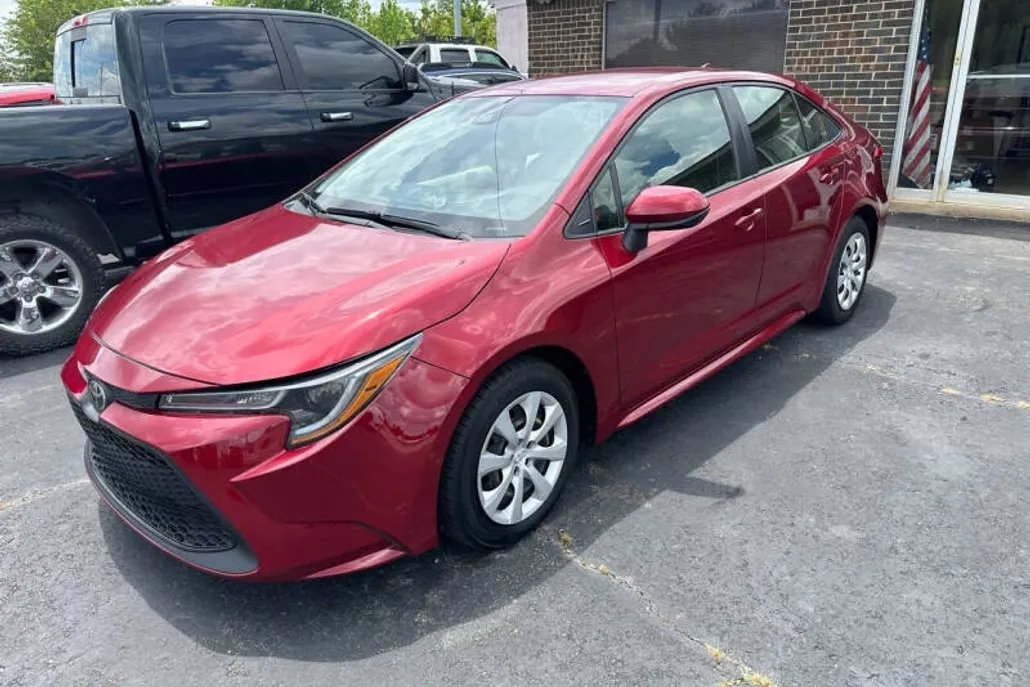 2022 Toyota Corolla LE photo 1