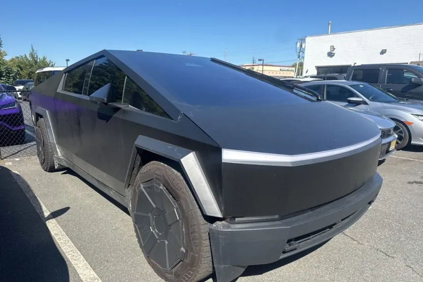 2024 Tesla Cybertruck photo 1
