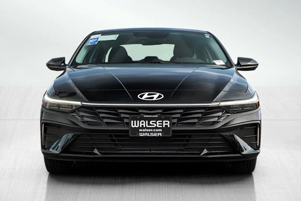 2025 Hyundai Elantra SE photo 1