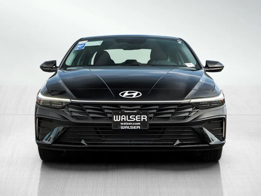 2025 Hyundai Elantra SE photo 1