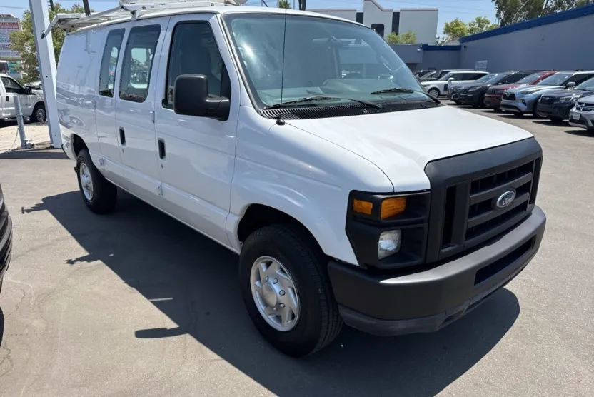 2009 Ford E-250 photo 1