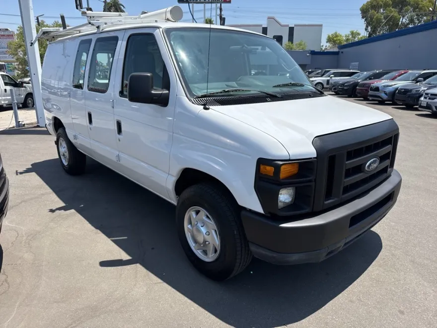 2009 Ford E-250 photo 1