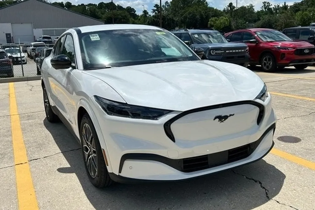 2025 Ford Mustang Mach-E Premium photo 1