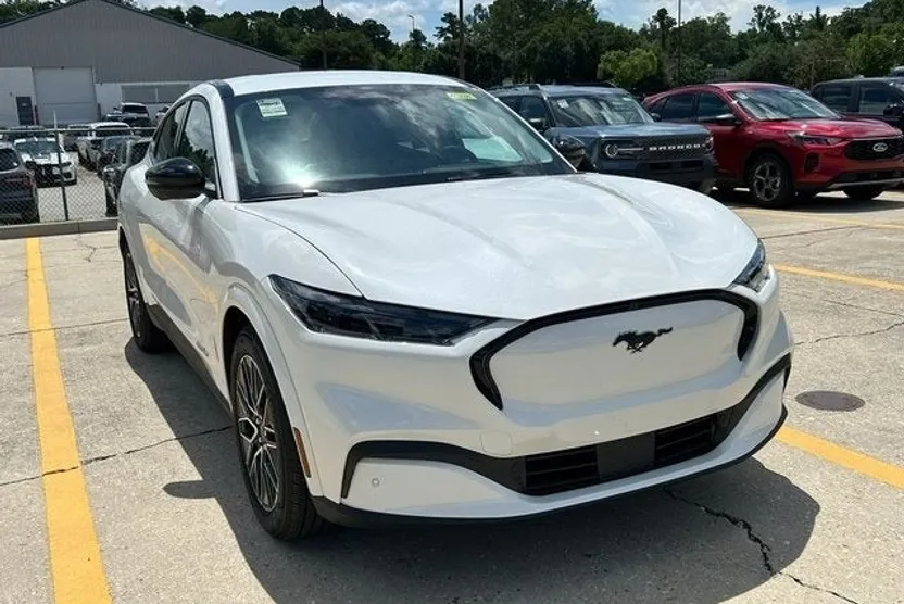 2025 Ford Mustang Mach-E Premium photo 1