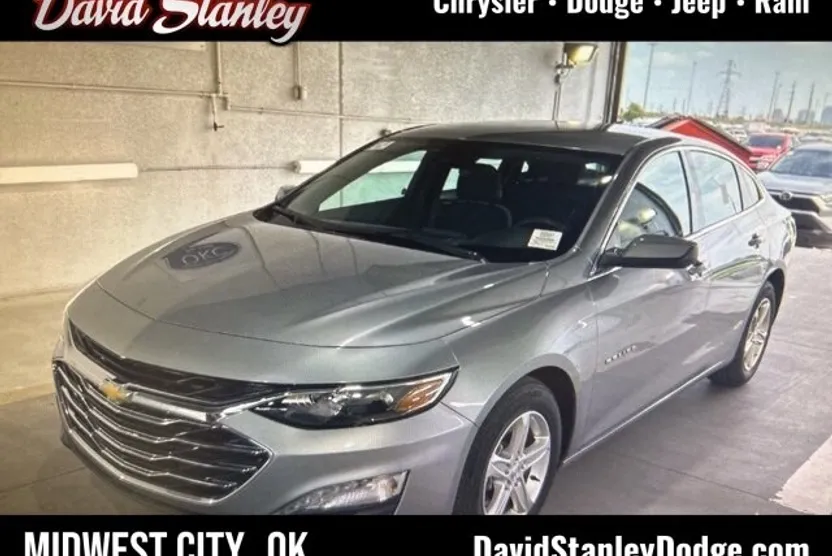 2024 Chevrolet Malibu 1LT photo 1
