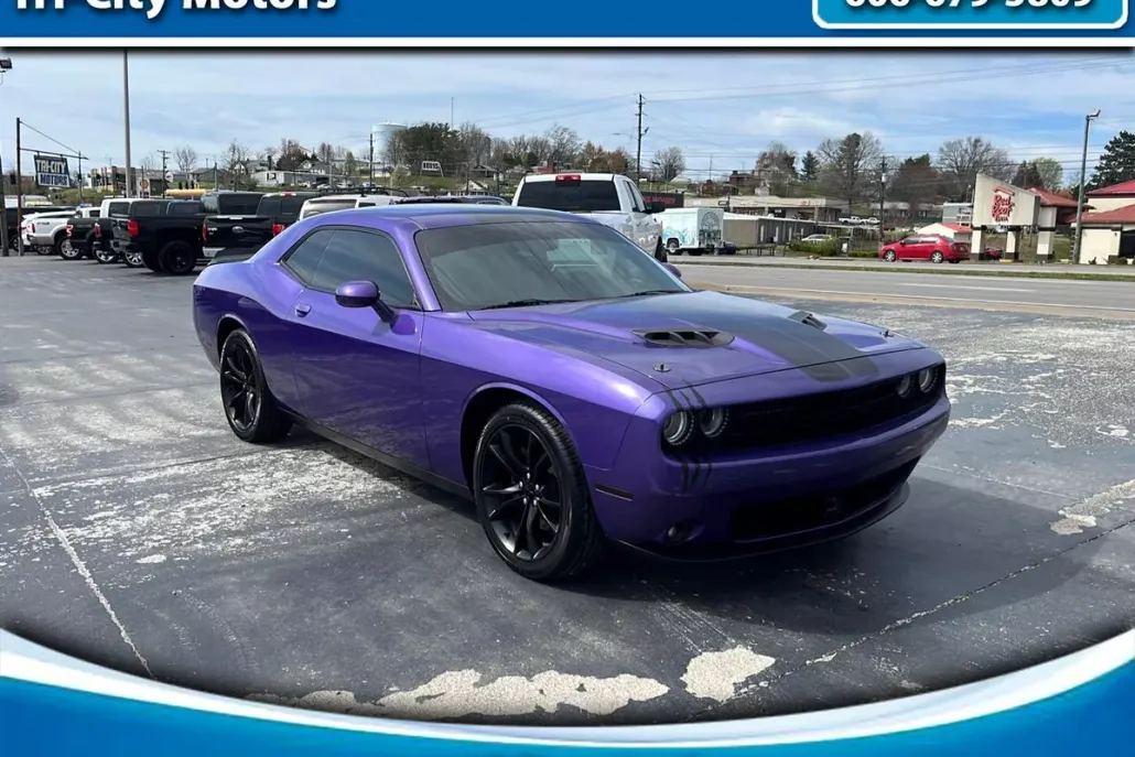 2016 Dodge Challenger SXT Plus photo 1