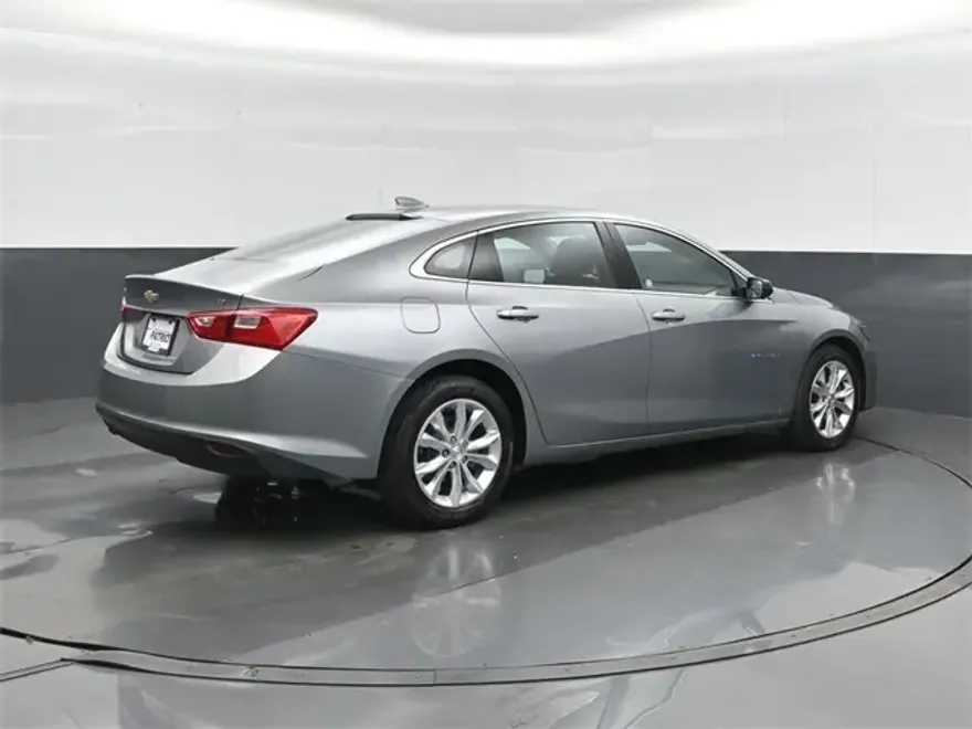 2024 Chevrolet Malibu 1LT photo 1