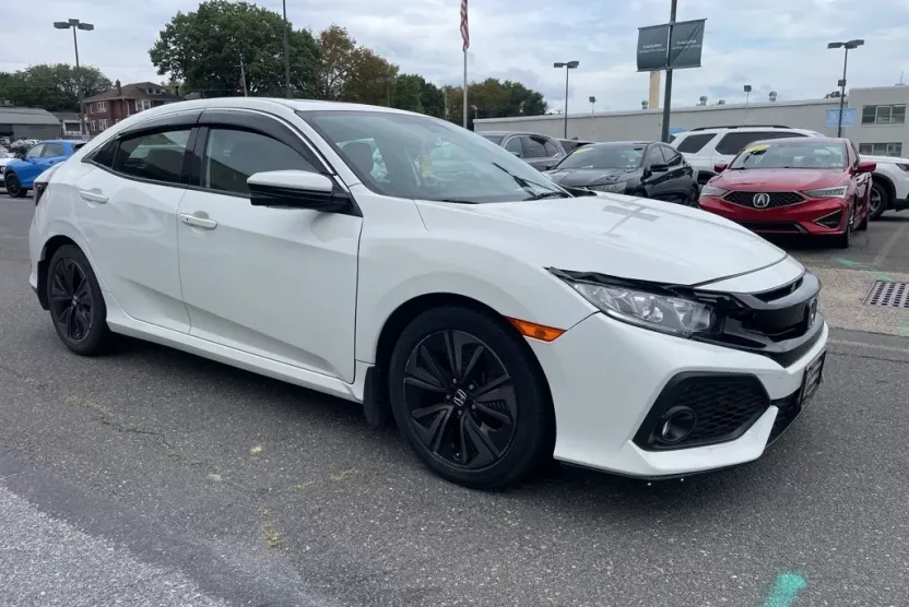2017 Honda Civic EX-L Hatchback photo 1