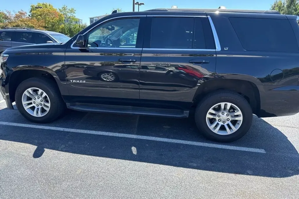 2019 Chevrolet Tahoe LT photo 1