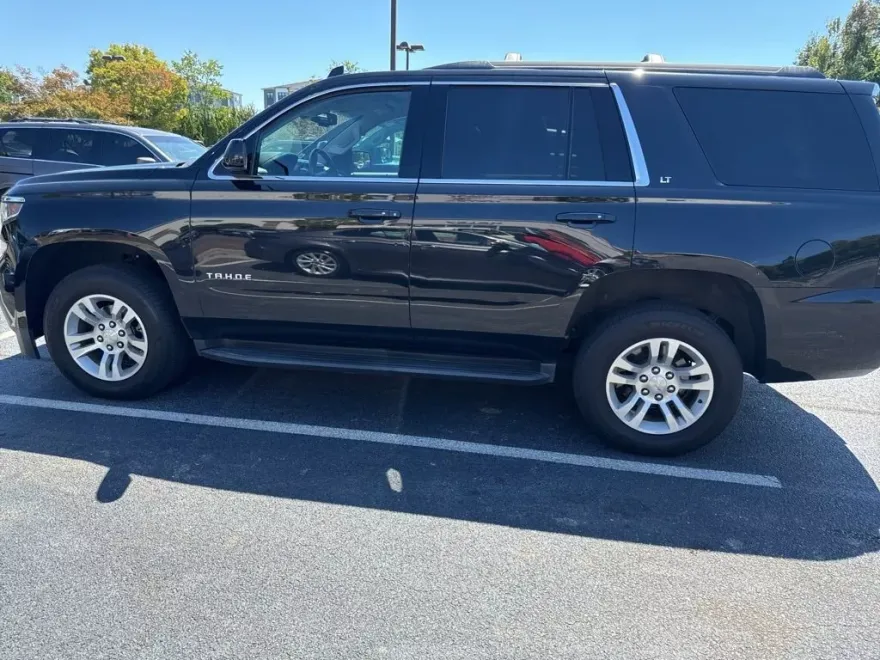 2019 Chevrolet Tahoe LT photo 1