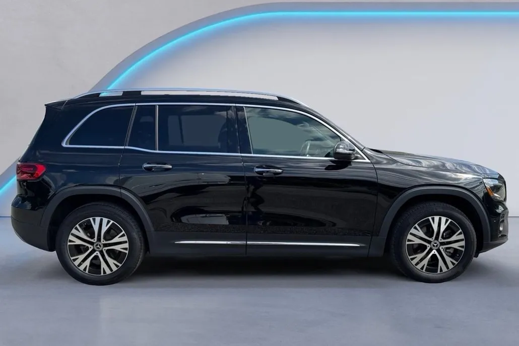 2024 Mercedes Benz GLB 250 4MATIC photo 1