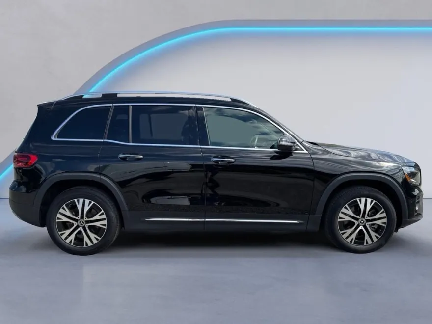 2024 Mercedes Benz GLB 250 4MATIC photo 1