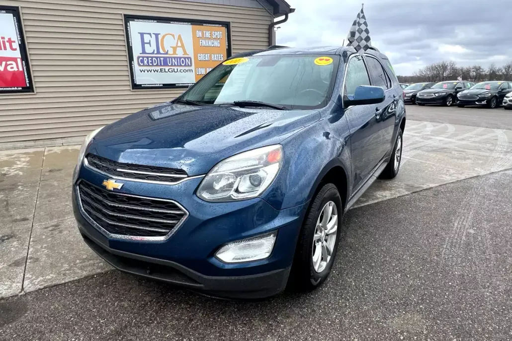 2017 Chevrolet Equinox LT photo 1