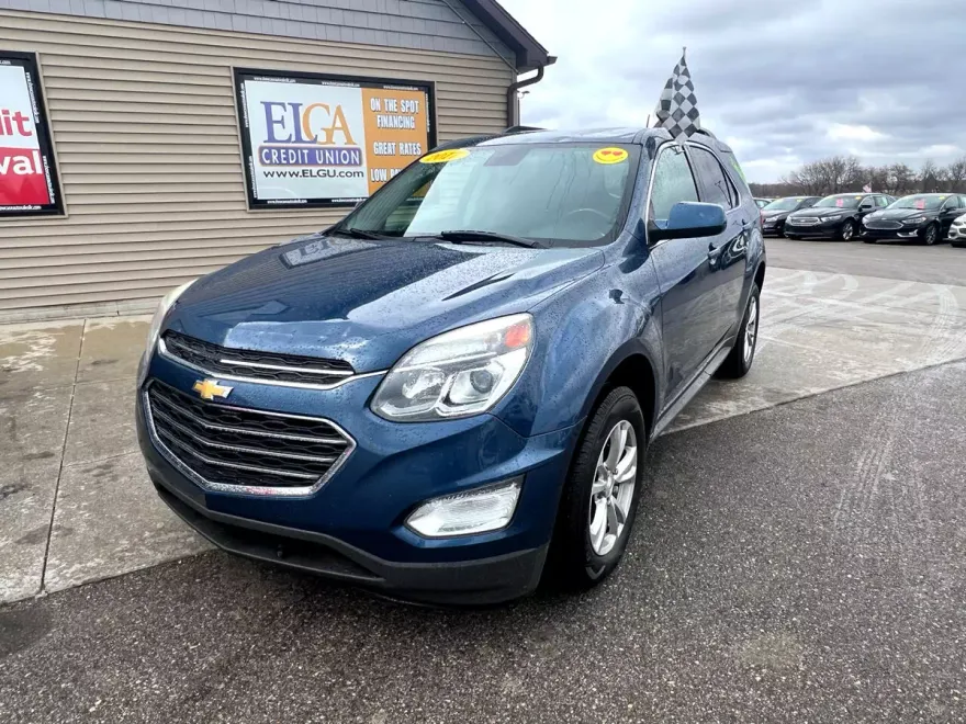 2017 Chevrolet Equinox LT photo 1