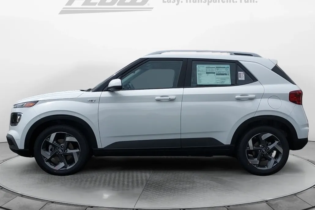 2025 Hyundai Venue SEL photo 1