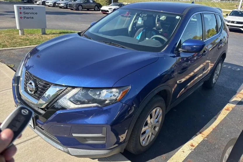2017 Nissan Rogue S photo 1