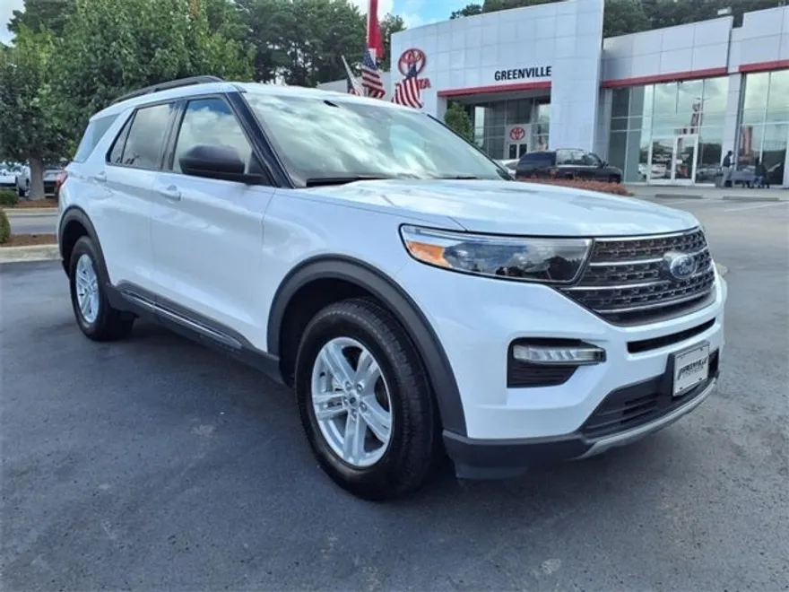 2023 Ford Explorer XLT photo 1