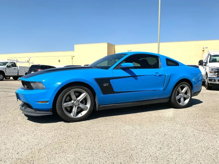 2010 Ford Mustang GT photo 1