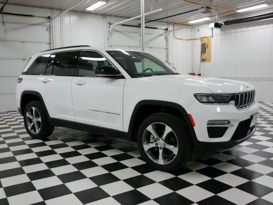 2024 Jeep Grand Cherokee Limited photo 1