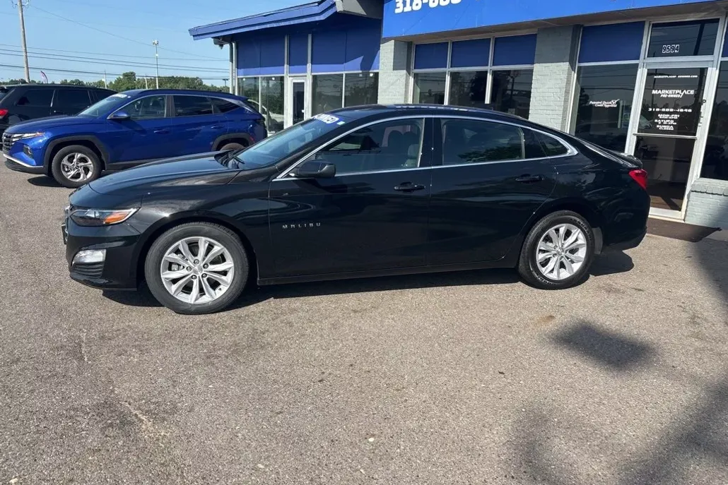 2024 Chevrolet Malibu 1LT photo 1