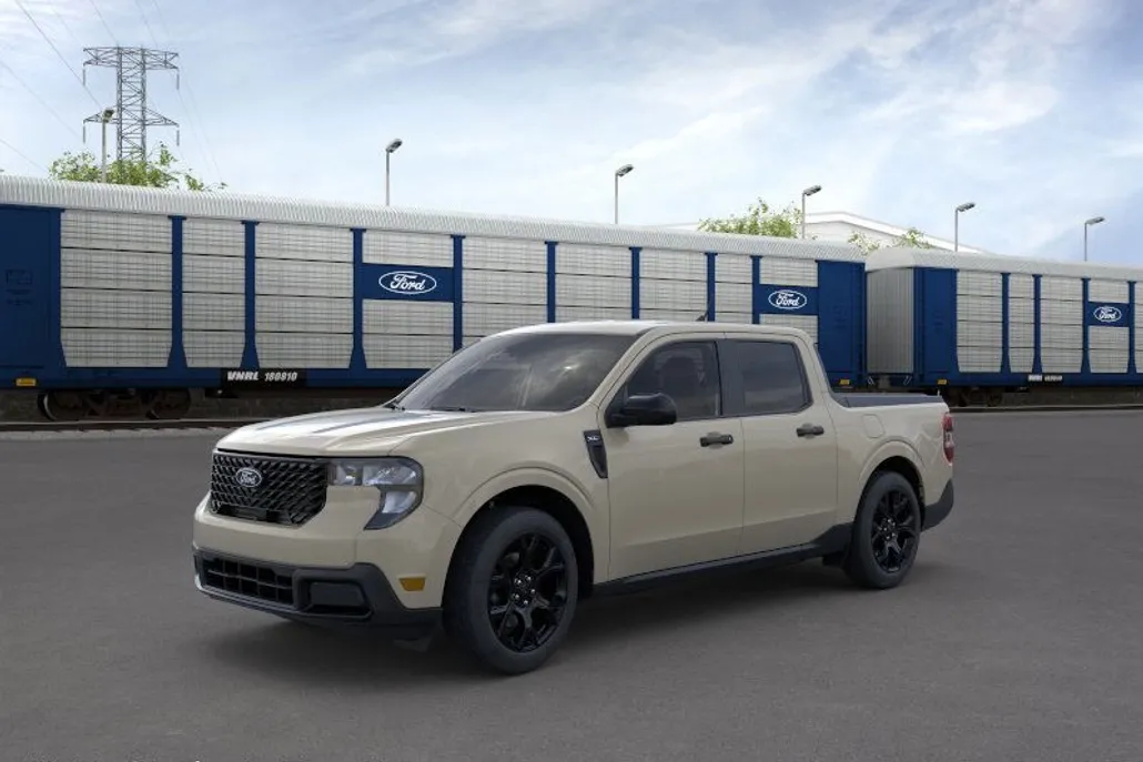 2025 Ford Maverick XLT photo 1